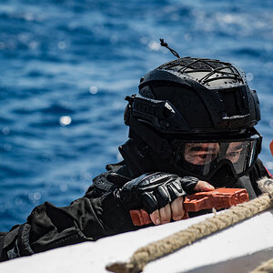 فرد من وحدة التدخل GIMR الخاصة للبحرية الملكية المغربية