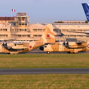 طائرتي C130H مصرية ومغربية في باريس