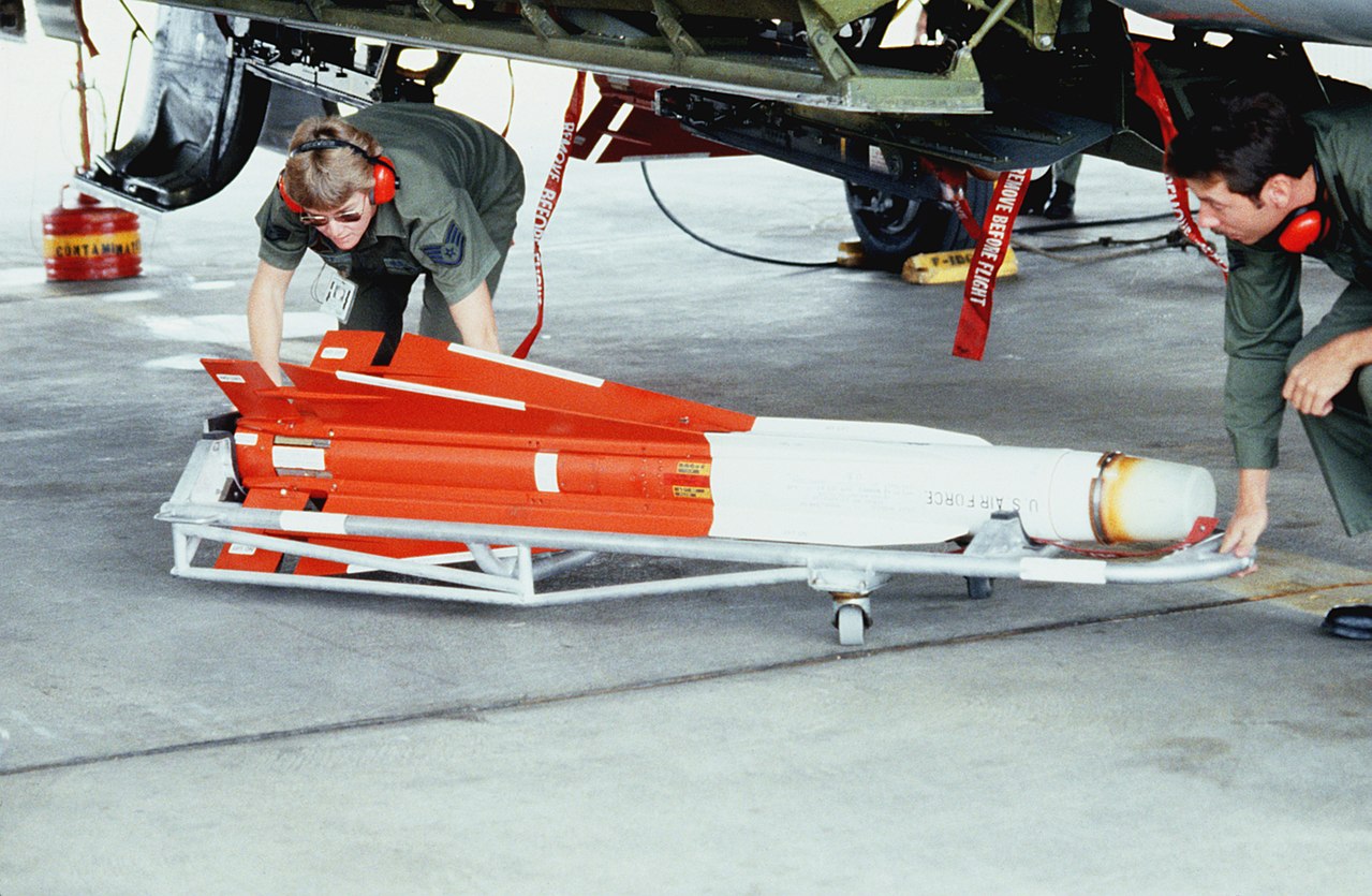 1280px-AIM-4_after_removing_from_F-106.jpg