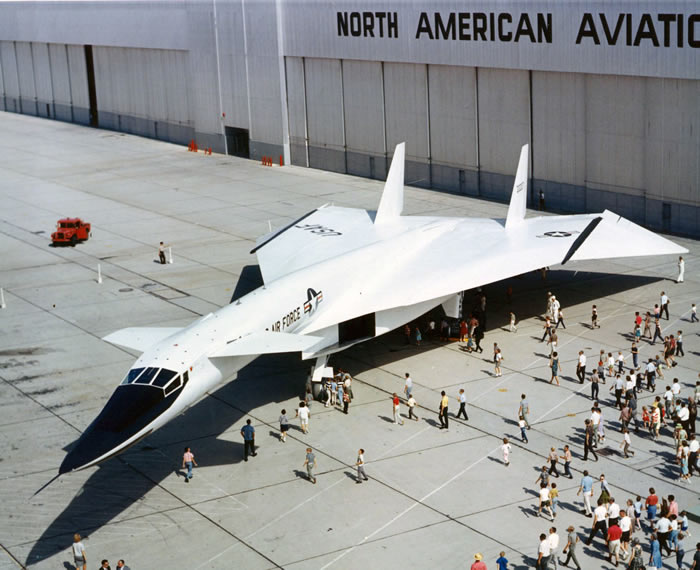 North_American_XB-70A_Valkyrie_view_%28top%29_at_the_rollout.jpg