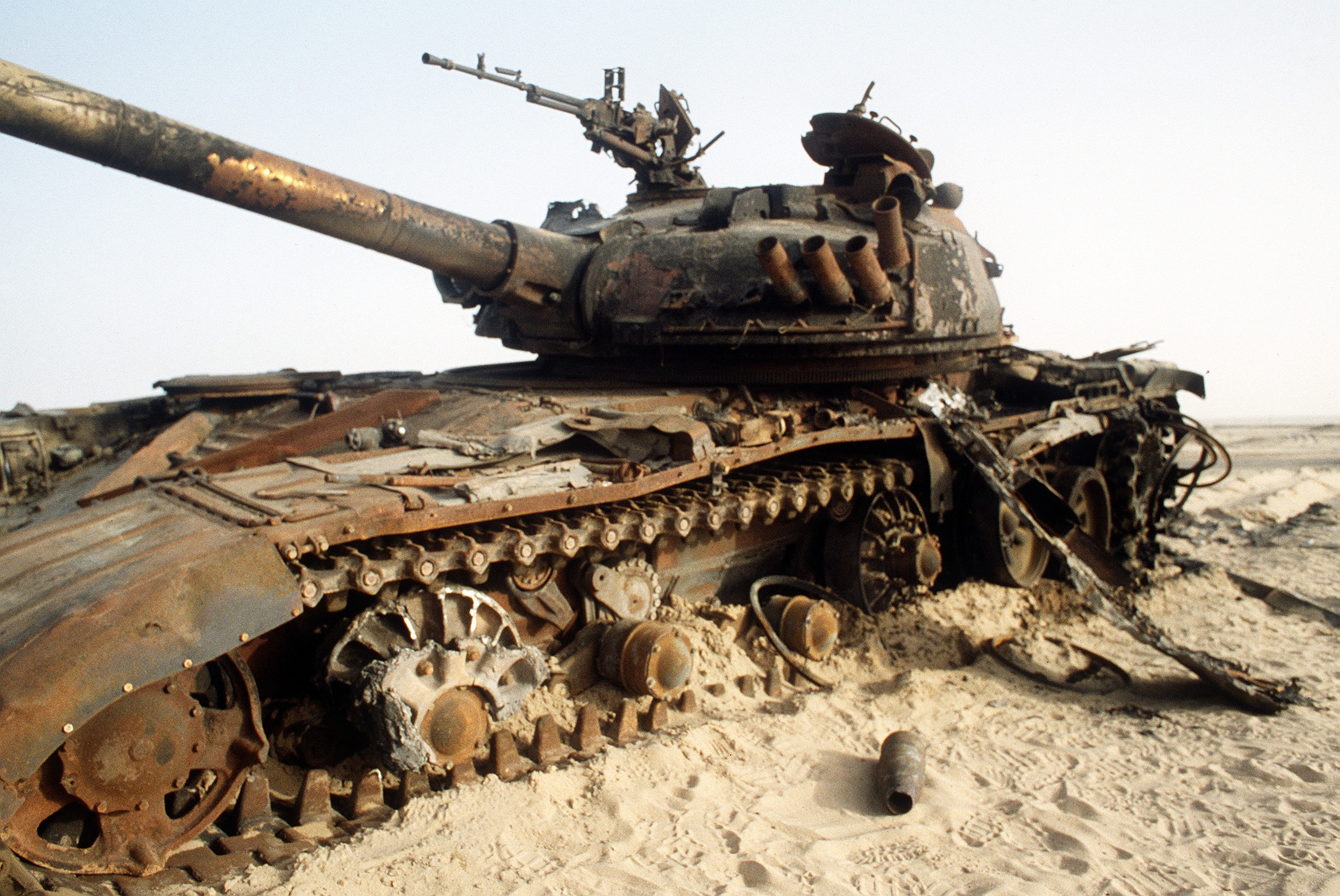 Destroyed_Iraqi_T-72_tank_during_the_Gulf_War.JPEG