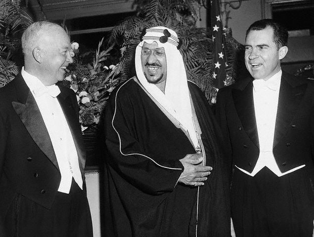Eisenhower_and_Nixon_at_Dinner_with_King_Saud.jpg