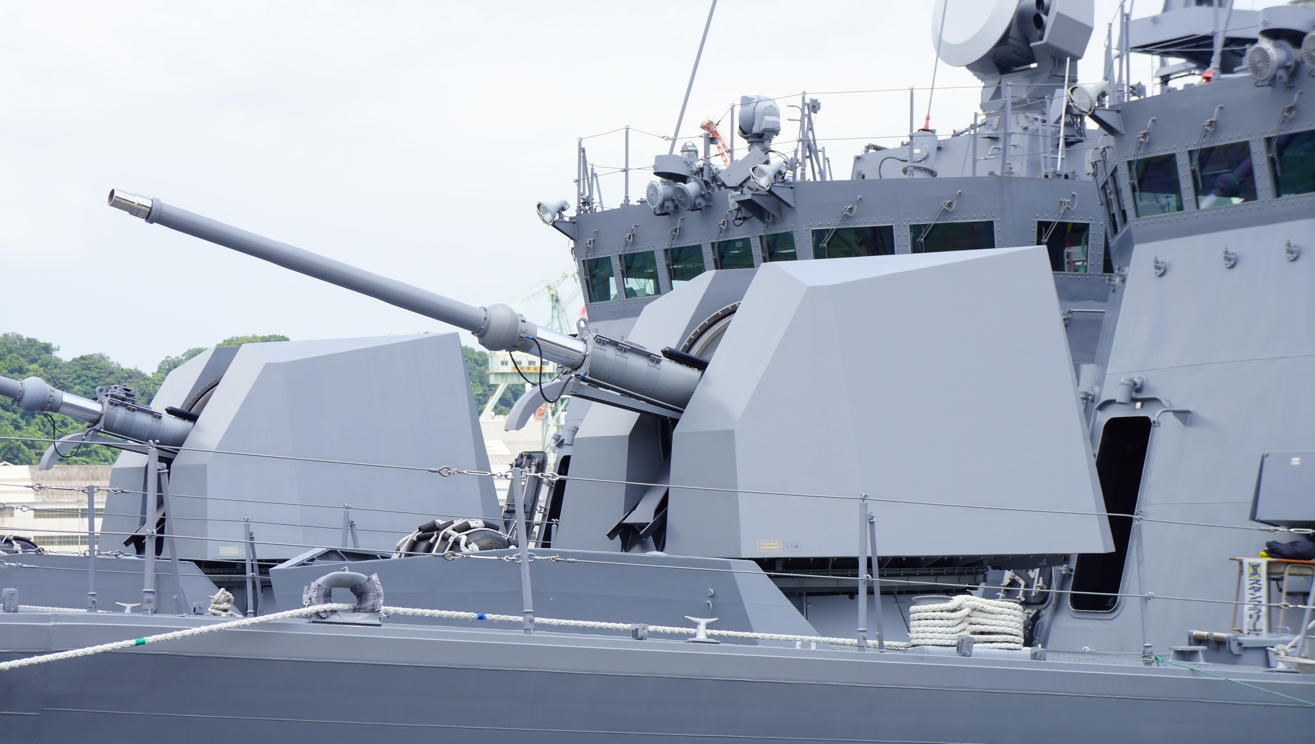 OTO_Melara_76mm_gun_mounted_on_JS_Hayabusa%28PG-824%29_left_front_view_at_JMSDF_Maizuru_Naval_Base_July_27%2C_2014.jpg