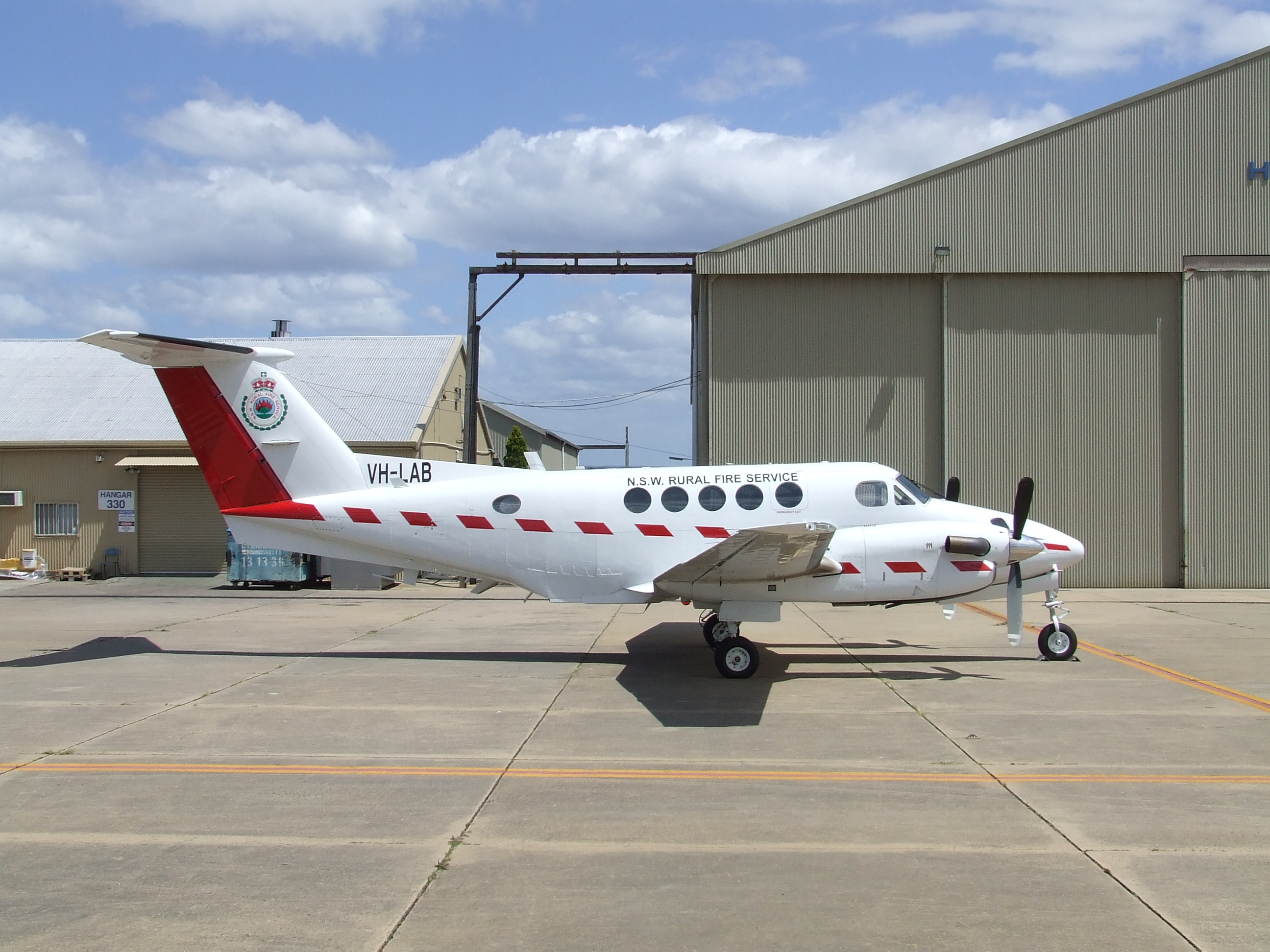 NSW_RFS_%22Firescan%22_(VH-LAB)_Beechcraft_B200T_Super_King_Air.jpg