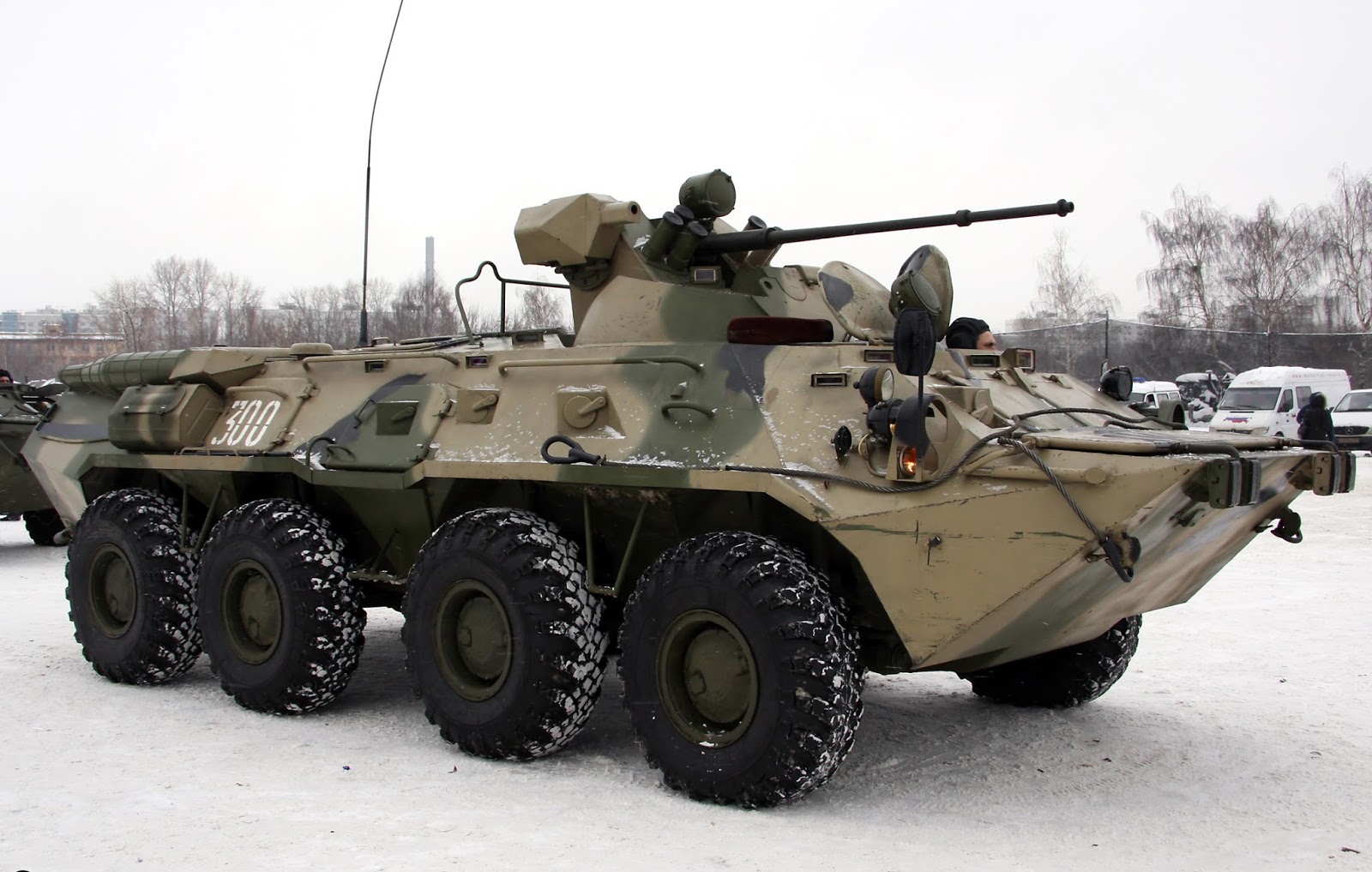 BTR-80A_%25283%2529.jpg