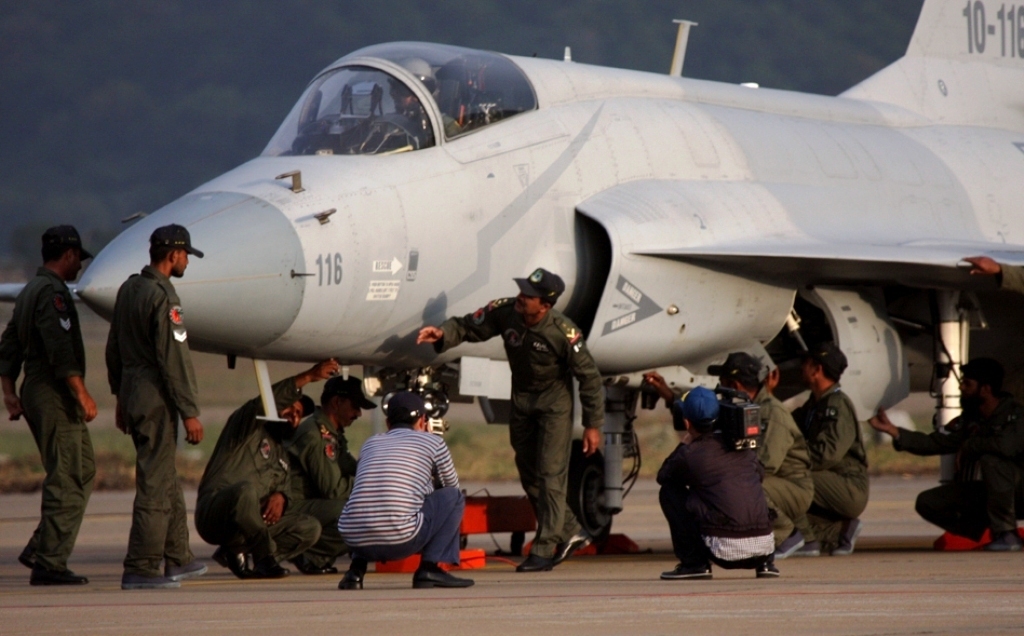 JF-17+Thunder+Fighter+Jets+from+No.+26+Squadron+%2527Black+Spiders%2527+in+Zhuhai+Air+Show+2010+%25282%2529.jpg