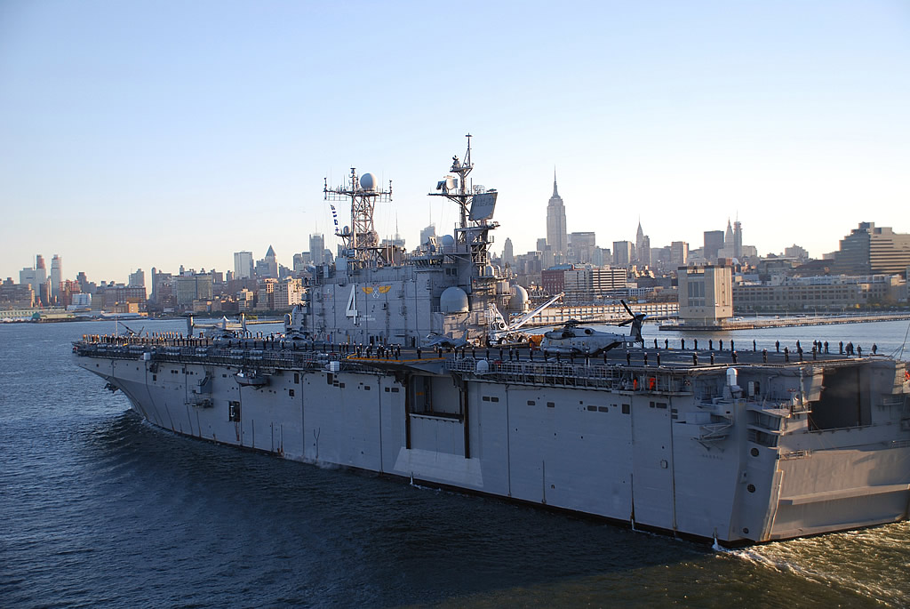 SHIP_LHA-4_USS_Nassau_in_NYC_2008_lg.jpg