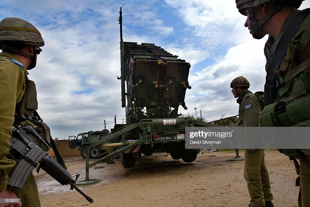 israeli-soldiers-stand-round-a-patriot-missile-launcher-february-27-picture-id1818007
