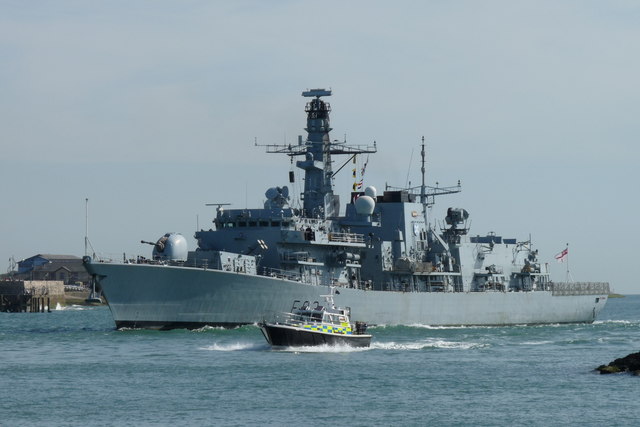 HMS_St.Albans_Enters_Portsmouth_Harbour_-_geograph.org.uk_-_1510344.jpg