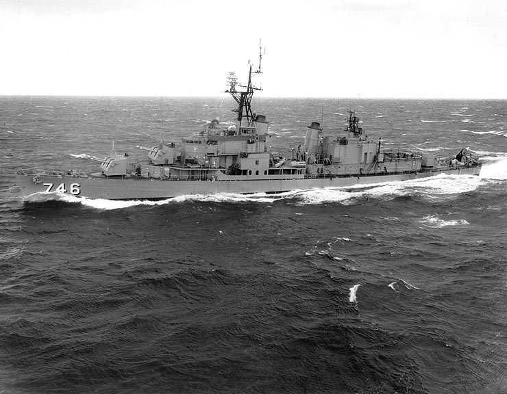 USS_Taussig_%28DD-746%29_port_side_1965.jpg