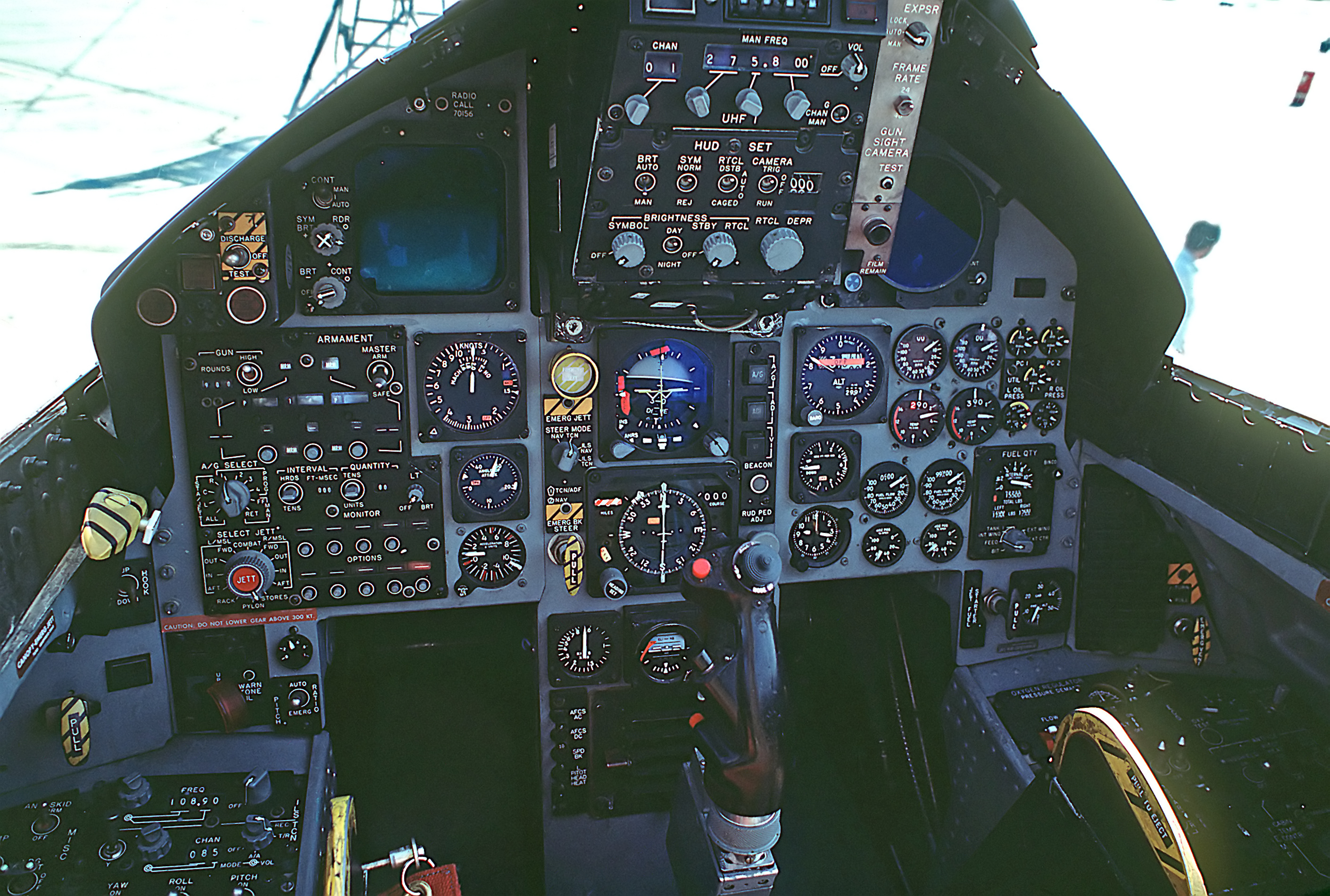 F-15_Eagle_Cockpit.jpg
