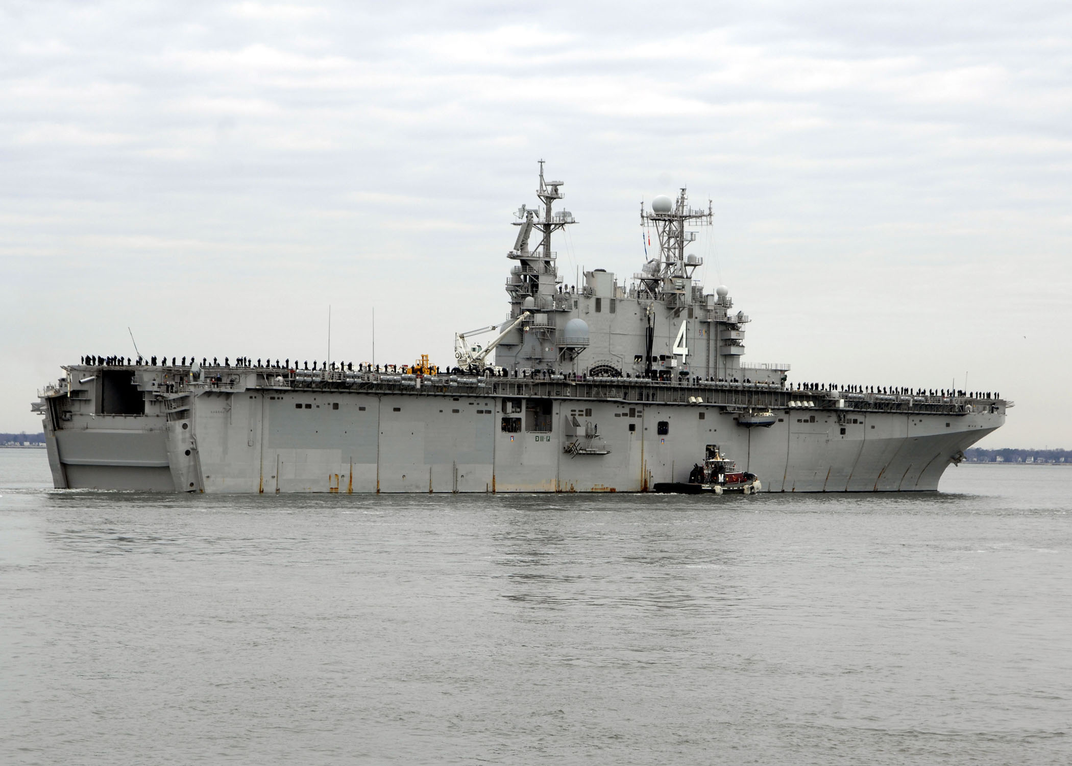 US_Navy_080220-N-5292M-007_The_amphibious_assault_ship_USS_Nassau_(LHA_4)_departs_the_pier_for_a_six-month_deployment.jpg