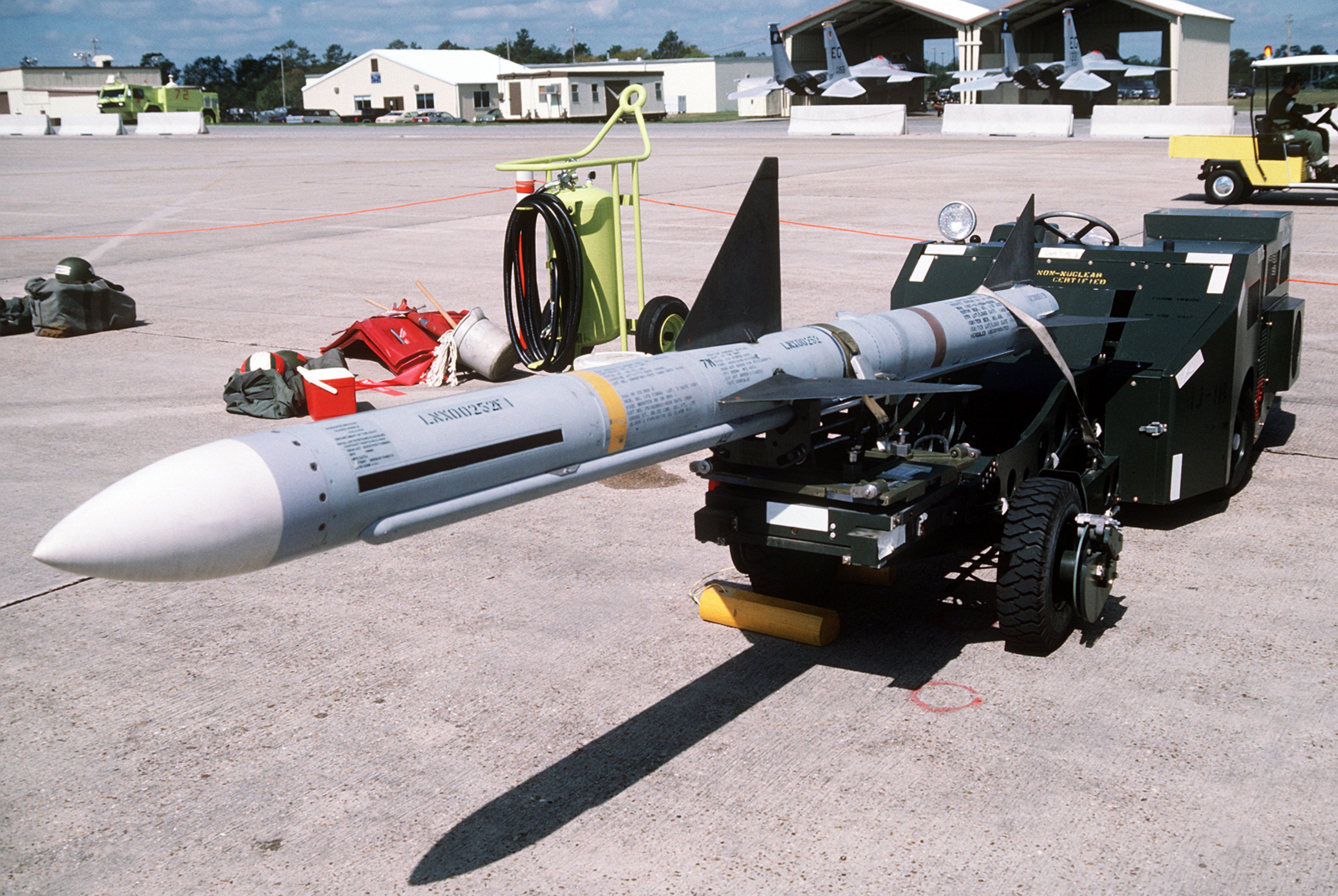 AIM-7_Sparrow_at_Eglin_AFB_1988.JPEG