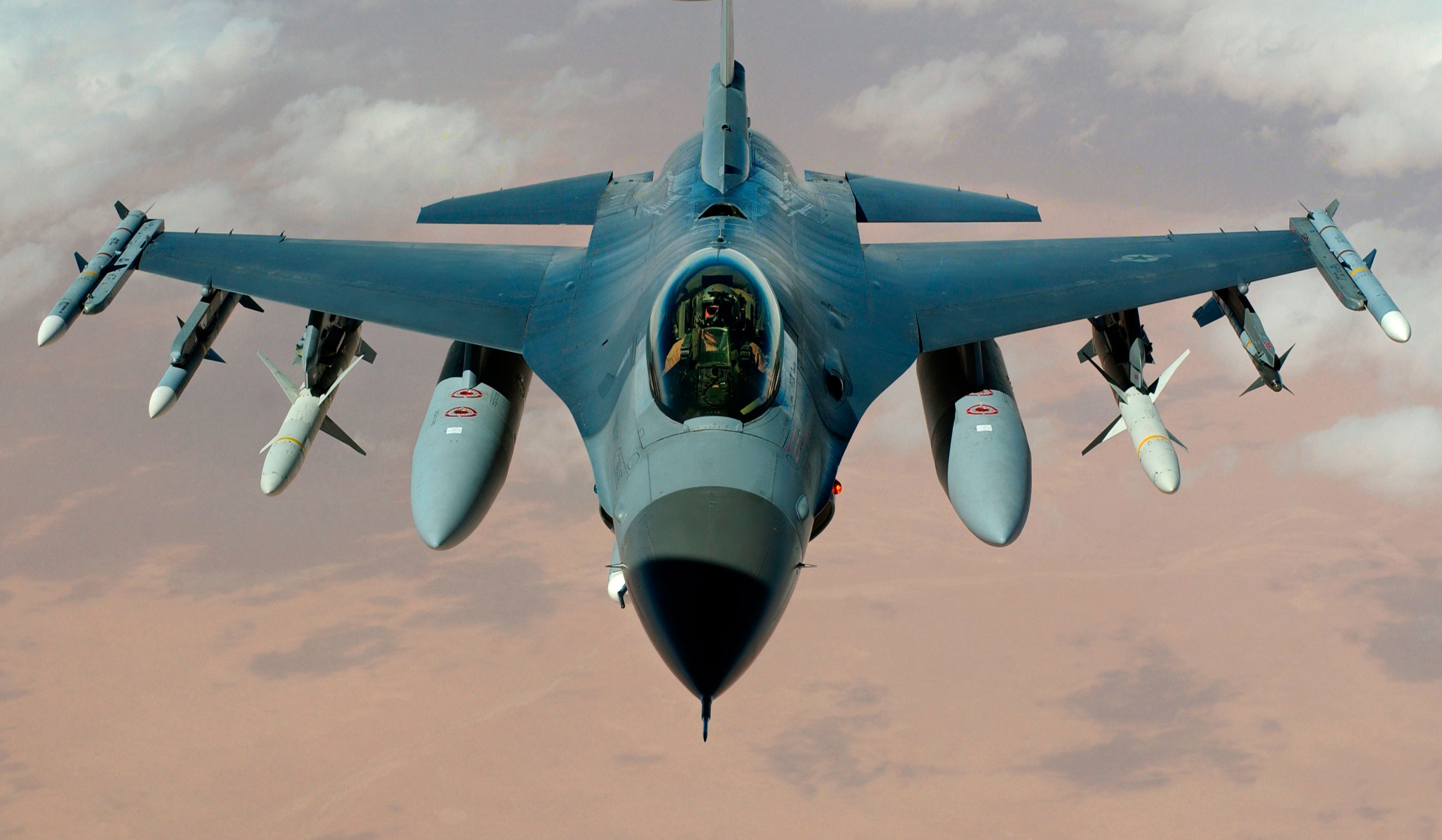 F-16_Fighting_Falcon_edit.jpg