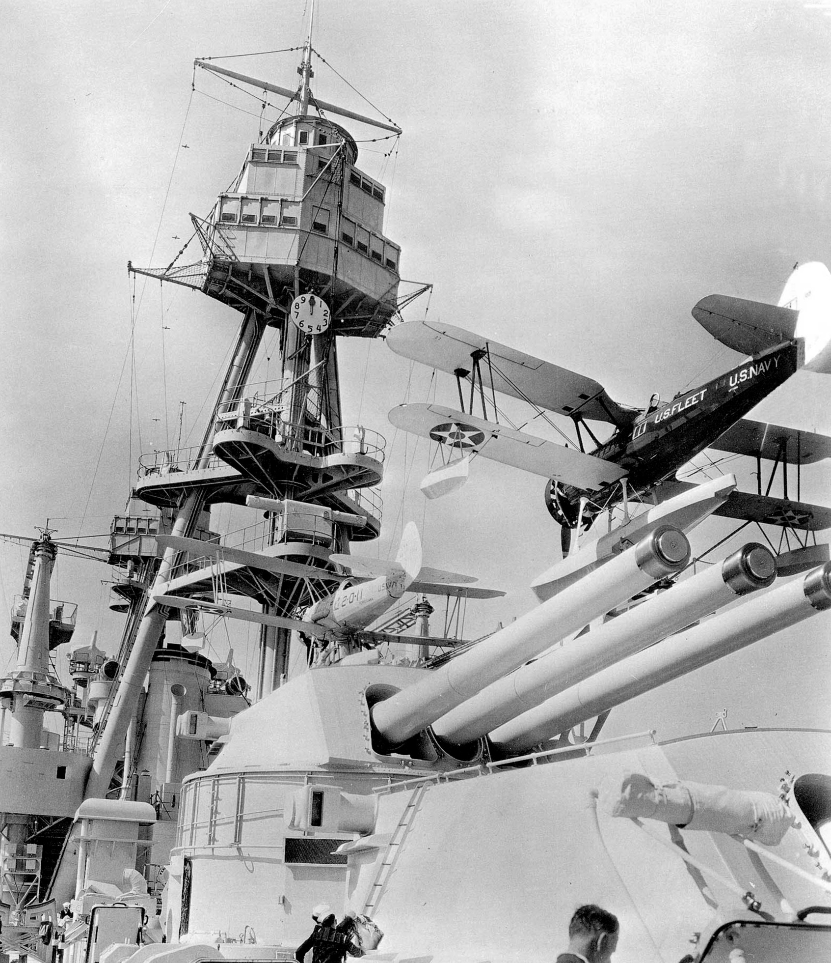 O3U-3s_on_USS_Pennsylvania_(BB-38)_in_1935.jpg