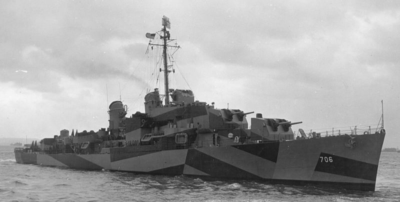 800px-USS_Gainard_DD-706_01.jpg