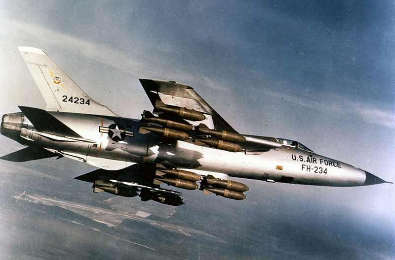 800px-Republic_F-105D-30-RE_%28SN_62-4234%29_in_flight_with_full_bomb_load_060901-F-1234S-013.jpg