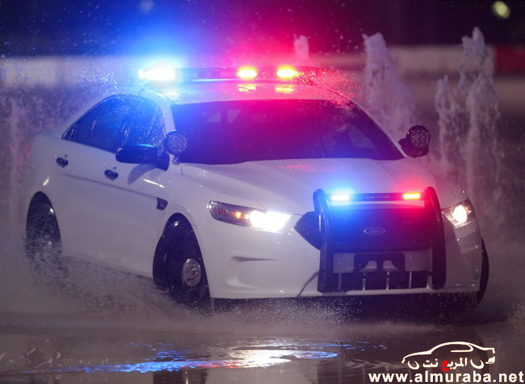 Ford-Taurus-Police-Interceptor-at-Yas-Marina-Abu-Dhabi-7-.jpg