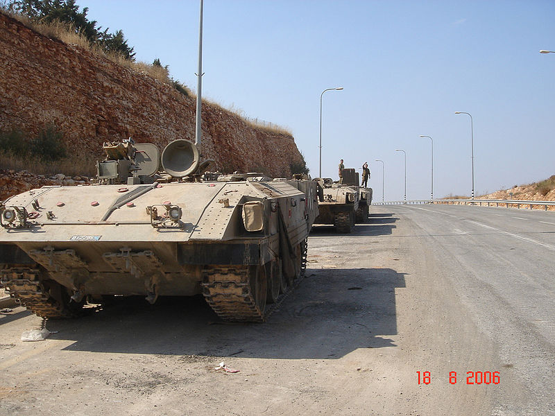 Achzarit_armored_personnel_carriers_2006.jpg