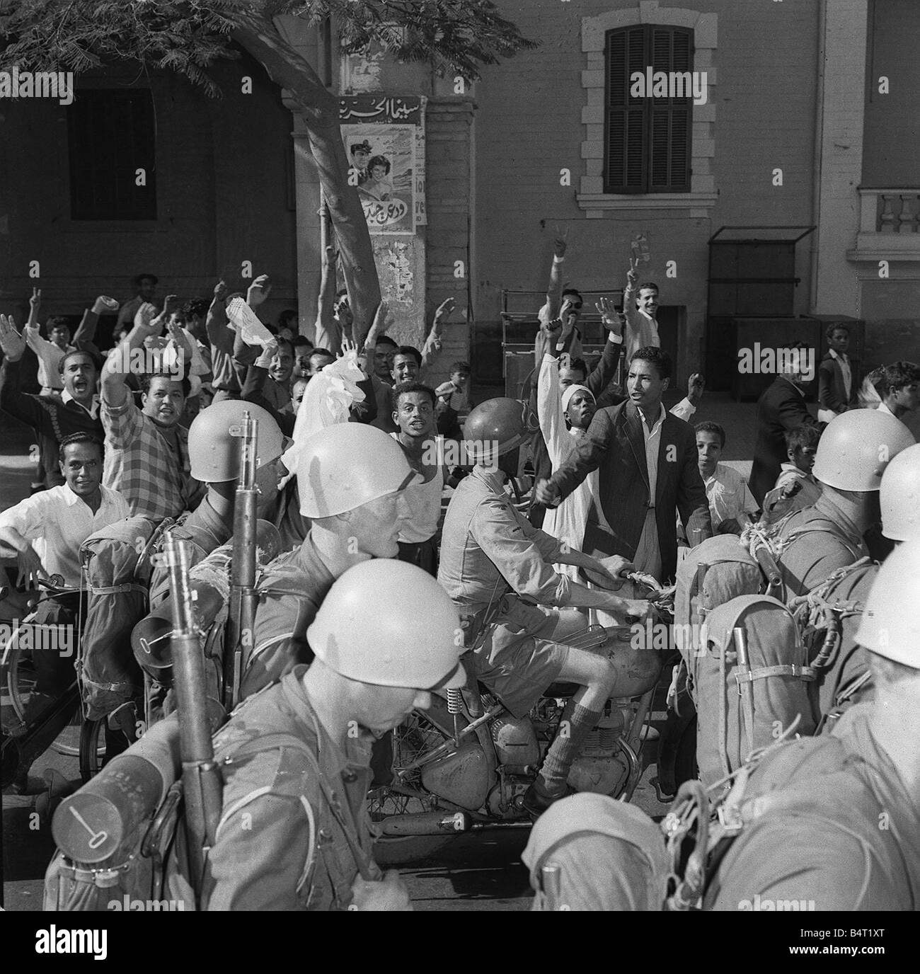 suez-crisis-1956-demonstrations-and-riots-as-united-nations-forces-B4T1XT.jpg