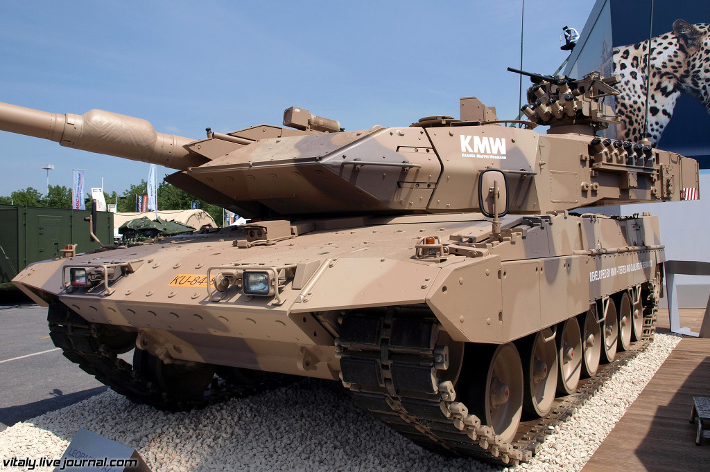 leopard-2a7-no-turret-side-armour1.jpg