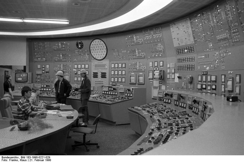 Bundesarchiv_Bild_183-1990-0221-029%2C_Greifswald%2C_St%C3%B6rfall_im_Kernkraftwerk.jpg