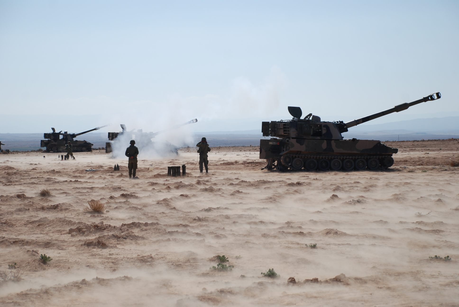 M109A5_Howitzer_in_Morocco.jpg