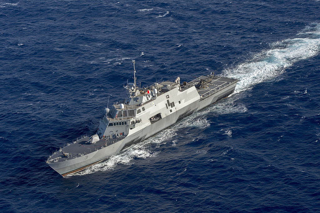 1024px-USS_Fort_Worth_%28LCS-3%29_at_sea_off_Hawaii_in_November_2014.JPG