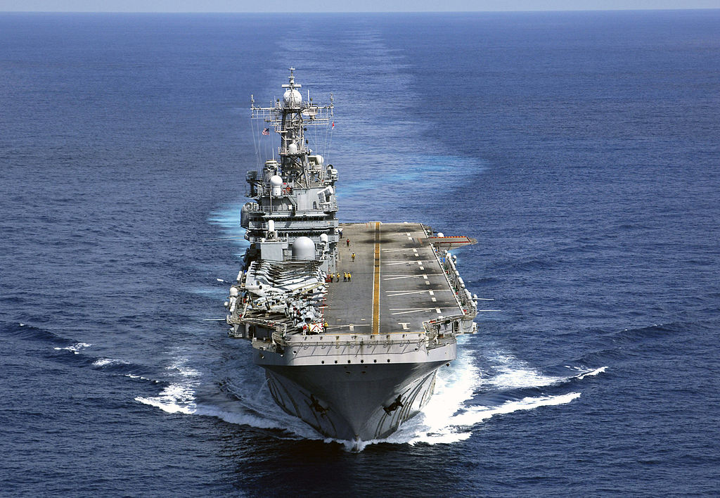 1024px-US_Navy_071222-N-6597H-116_The_amphibious_assault_ship_USS_Tarawa_(LHA_1)_transits_through_the_Indian_Ocean.jpg