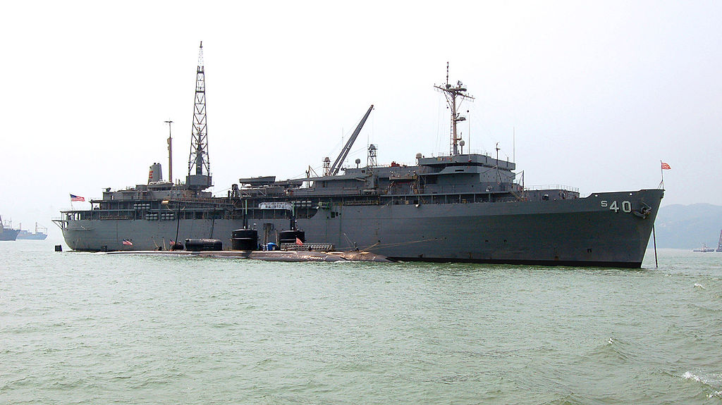 1024px-USS_Frank_Cable_AS-40.jpg