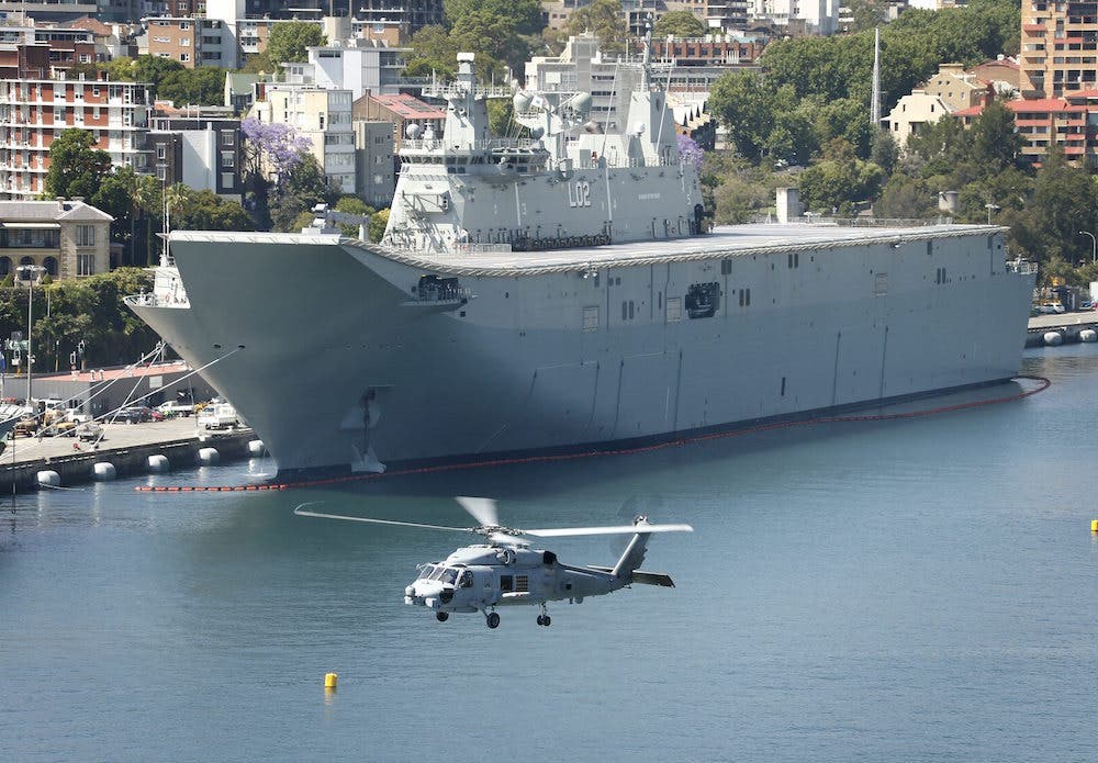 سفينة الشحن العسكرية HMAS Canberra