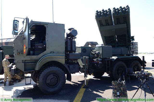 LAROM_160mm_MLRS_Multipl_Launch_Rocket_System_on_6x6_truck_chassis_Romania_army_012.jpg