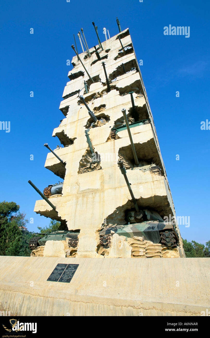 tank-monument-to-peace-commemorating-the-end-of-the-1975-1990-civil-A6NNAR.jpg