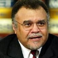 ناقد و مفكر