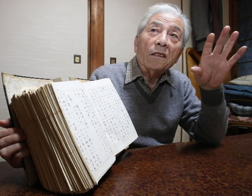 23ايزوا نامورا Eizo Nomura (بالياباني 野村 英三) أحد أشهر الناجين من هيروشيما وكان على بعد 170 مترا فقط من نقطة انفجار القنبلة، وكان في أحد سراديب الأبنية متينة البناء.  23ايزوا نامورا Eizo Nomura (بالياباني 野村 英三) أحد أشهر الناجين من هيروشيما وكان على بعد 170 مترا فقط من نقطة انفجار القنبلة، وكان في أحد سراديب الأبنية متينة البناء.