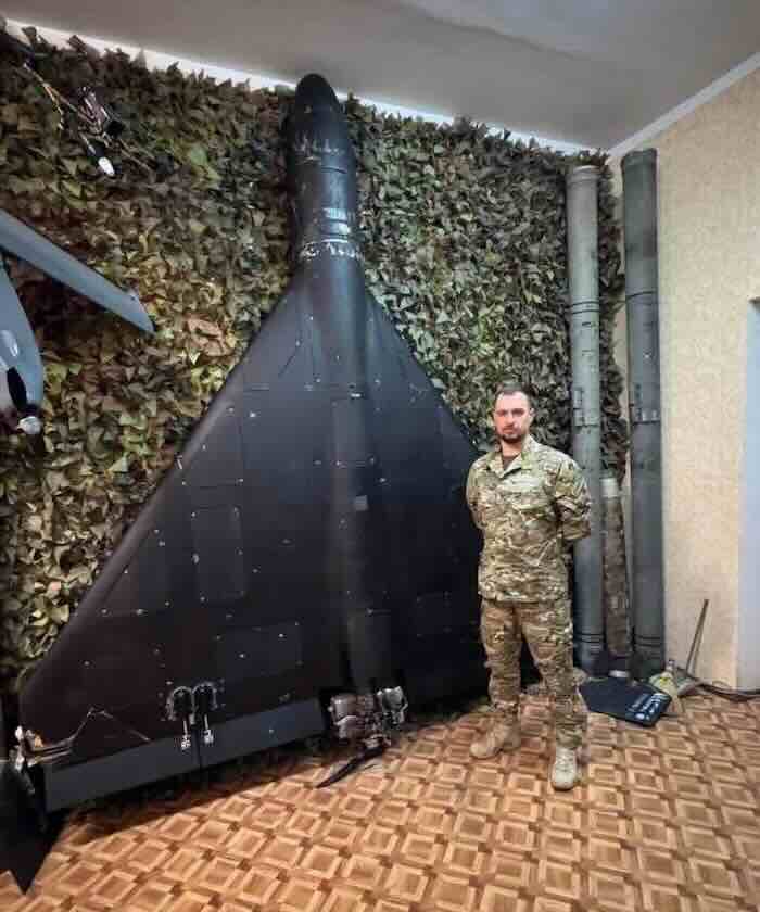 طائرة كاميكازي بدون طيار جديدة وأكبر حجمًا من جيران طائرة كاميكازي بدون طيار جديدة وأكبر حجمًا من جيران