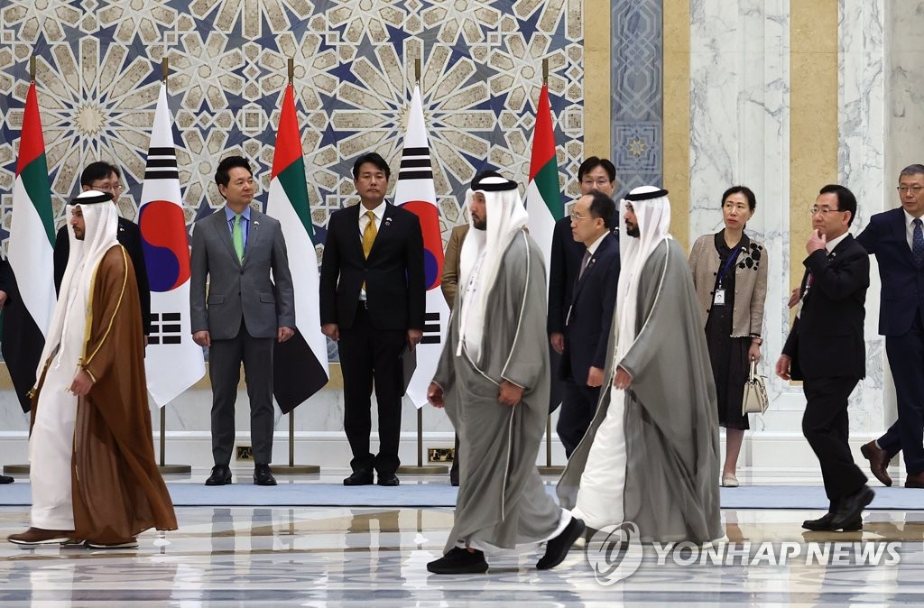 (جديد) كوريا الجنوبية والامارات تتفقان على رفع علاقة الشراكة الاستراتيجية الخاصة الى أعلى مستوى لها - 2 (جديد) كوريا الجنوبية والامارات تتفقان على رفع علاقة الشراكة الاستراتيجية الخاصة الى أعلى مستوى لها - 2