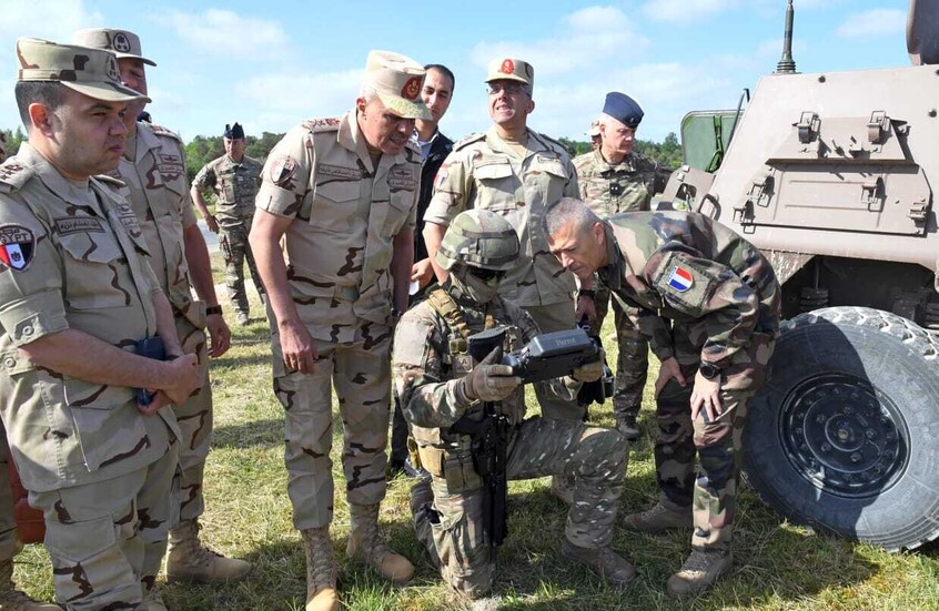 رئيس الأركان المصري يبحث مع نظيره الفرنسي تعزيز التعاون العسكري رئيس الأركان المصري يبحث مع نظيره الفرنسي تعزيز التعاون العسكري
