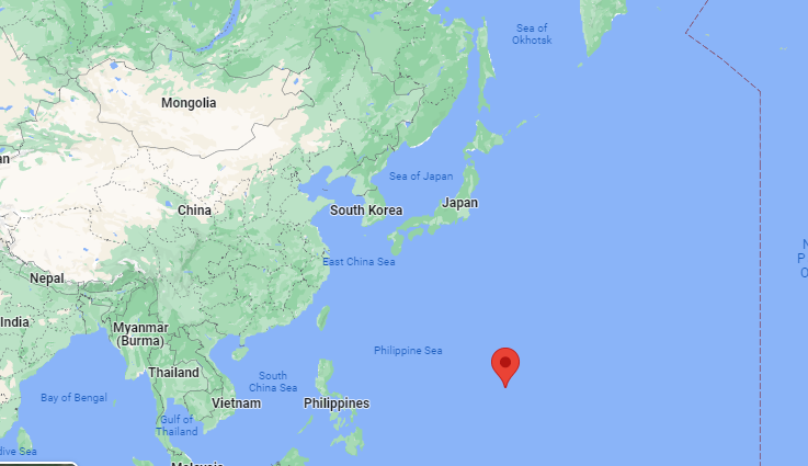 7بتاريخ 6/8/1945 انطلقت ثلاث قاذفات قنابل استراتيجية أمريكية من طراز B-29 تابعة للسرب 393 الأمريكي من القاعدة الجوية الشمالية بجزيرة تينيان غرب المحيط الهادئ، حملت إحداها قنبلة الولد الصغير وطاقمهم مؤلف من 12 طيارا أمريكيا.  7بتاريخ 6/8/1945 انطلقت ثلاث قاذفات قنابل استراتيجية أمريكية من طراز B-29 تابعة للسرب 393 الأمريكي من القاعدة الجوية الشمالية بجزيرة تينيان غرب المحيط الهادئ، حملت إحداها قنبلة الولد الصغير وطاقمهم مؤلف من 12 طيارا أمريكيا.