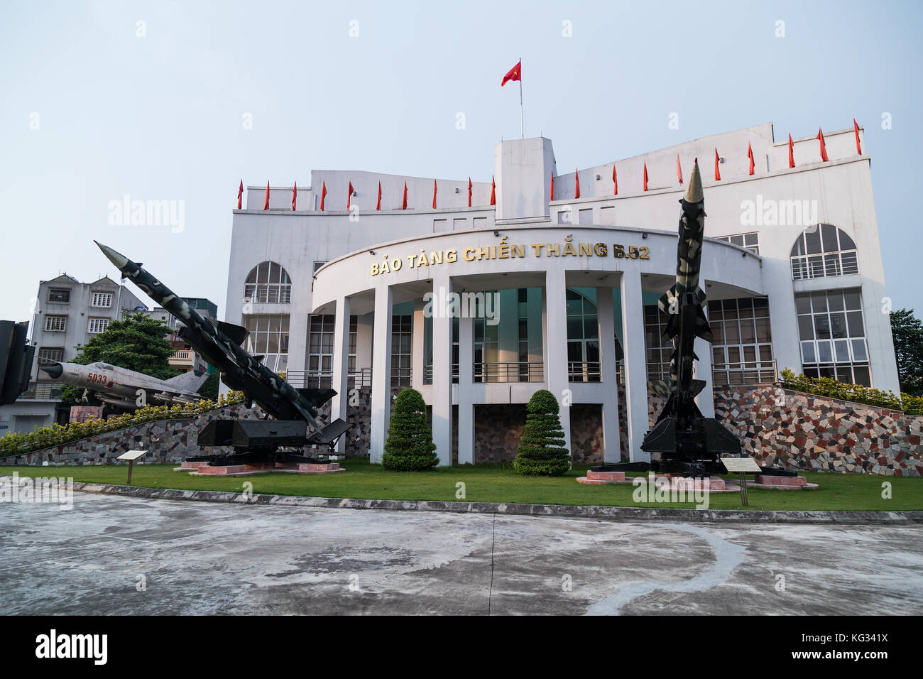 b-52-victory-museum-in-hanoi-vietnam-KG341X.jpg