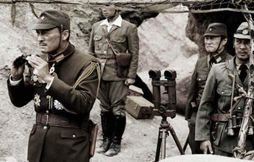 18حاولت القواعد العسكرية اليابانية مراراً الاتصال بمحطة مراقبة الجيش بمدينة هيروشيما، ولكن الصمت التام للمدينة أدهش العسكريين، لعلمهم أنه لا يوجد أي غارات من قبل العدو، ولا يوجد أي مخزون من المتفجرات في مدينة هيروشيما آنذاك.  18حاولت القواعد العسكرية اليابانية مراراً الاتصال بمحطة مراقبة الجيش بمدينة هيروشيما، ولكن الصمت التام للمدينة أدهش العسكريين، لعلمهم أنه لا يوجد أي غارات من قبل العدو، ولا يوجد أي مخزون من المتفجرات في مدينة هيروشيما آنذاك.