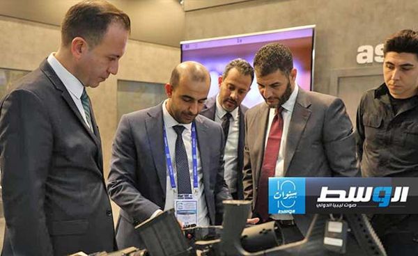 جولة الطرابلسي والنمروش في معرض «ساها إكسبو 2024» الدولي للدفاع والفضاء في إسطنبول، الثلاثاء 22 أكتوبر 2024. (وزارة الداخلية) جولة الطرابلسي والنمروش في معرض «ساها إكسبو 2024» الدولي للدفاع والفضاء في إسطنبول، الثلاثاء 22 أكتوبر 2024. (وزارة الداخلية)