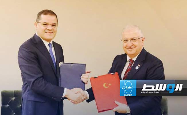 الدبيبة يوقع مع وزير الدفاع التركي مذكرة تفاهم في المجالات العسكرية الدبيبة يوقع مع وزير الدفاع التركي مذكرة تفاهم في المجالات العسكرية