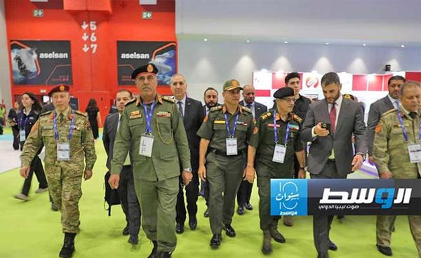 جولة النمروش في معرض «ساها إكسبو 2024» الدولي للدفاع والفضاء في إسطنبول، الثلاثاء 22 أكتوبر 2024. (وزارة الداخلية) جولة النمروش في معرض «ساها إكسبو 2024» الدولي للدفاع والفضاء في إسطنبول، الثلاثاء 22 أكتوبر 2024. (وزارة الداخلية)