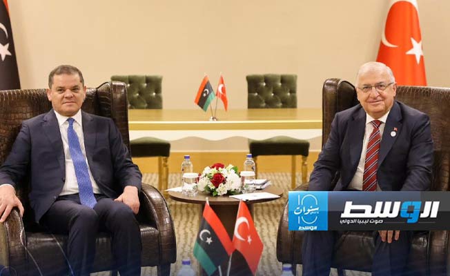 الدبيبة ووزير الدفاع الوطني التركي خلال توقيع مذكرة تفاهم في أنطاليا، 1 مارس 2024. (حكومتنا) الدبيبة ووزير الدفاع الوطني التركي خلال توقيع مذكرة تفاهم في أنطاليا، 1 مارس 2024. (حكومتنا)