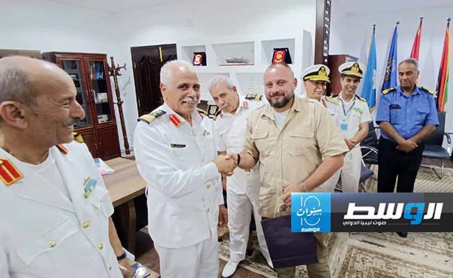مراسم استقبال القطعتين البحريتين الروسيتين في قاعدة طبرق البحرية، الأحد 16 يونيو 2024. (رئاسة أركان القوات البحرية) مراسم استقبال القطعتين البحريتين الروسيتين في قاعدة طبرق البحرية، الأحد 16 يونيو 2024. (رئاسة أركان القوات البحرية)