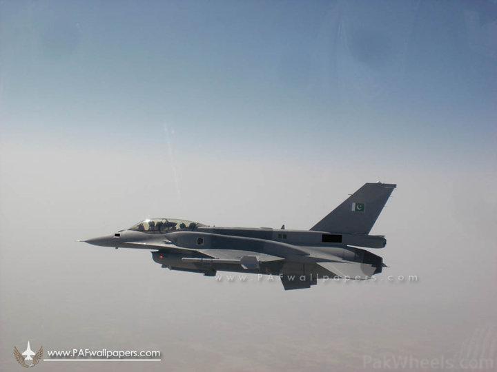 268774-PAF-F-16C-Block-52-with-CFT-F-16-bk52-d-sniper-1.jpg