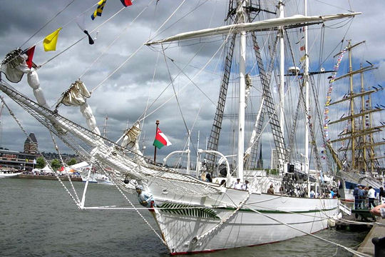 shabab-oman-884887.jpg