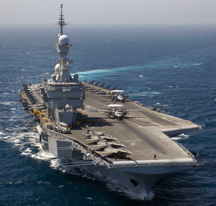 Charles-de-Gaulle-aircraft-carrier_robapikia.com_.jpg