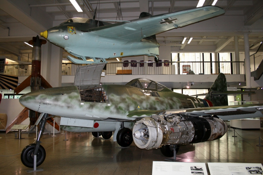 img_3333-900x600-me-262-me-163-deutsches-museum-june-2010.jpg